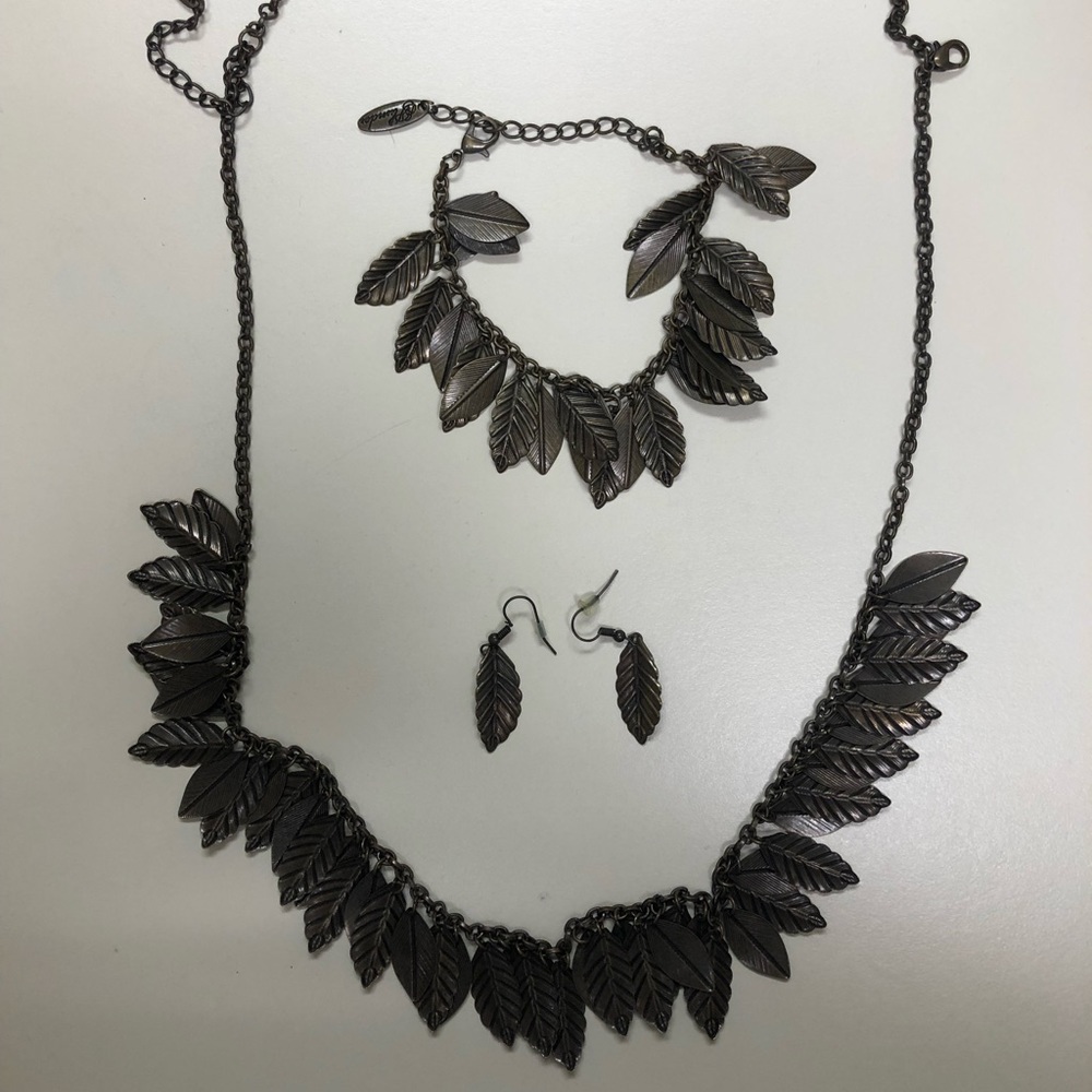 Plunder jewelry. Necklace, Bracelet, and Earring set. Feather design.